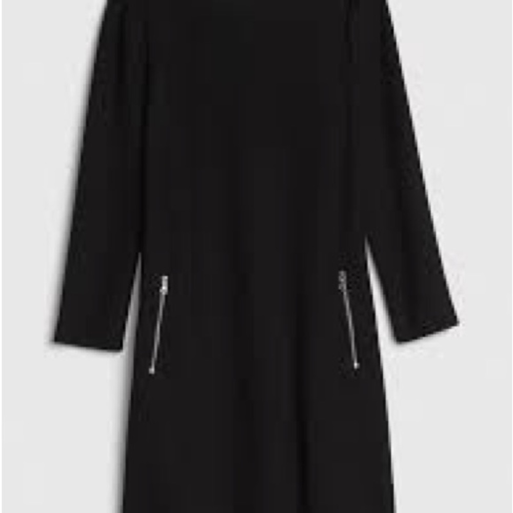 Cute swing Gap dress size medium with silver zipper pockets.